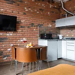 Close Apartment *